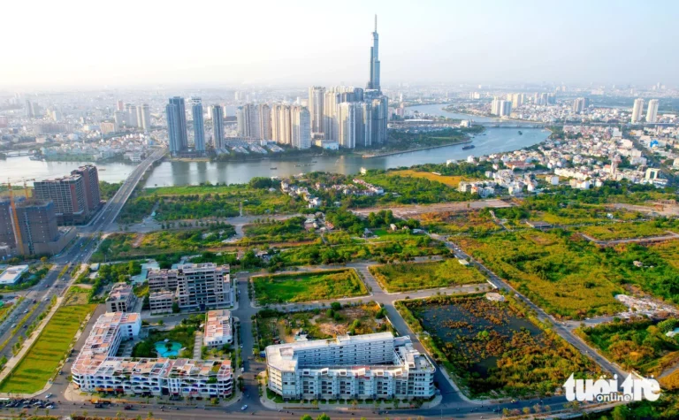 Sở Tài nguyên và Môi trường TP.HCM cho hay việc điều chỉnh bảng giá đất không gây ảnh hưởng đến các doanh nghiệp kinh doanh bất động sản, song doanh nghiệp cho hay những công ty có quỹ đất sạch sẽ được lợi