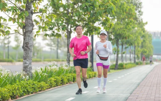 Cư dân Waterpoint chạy bộ
